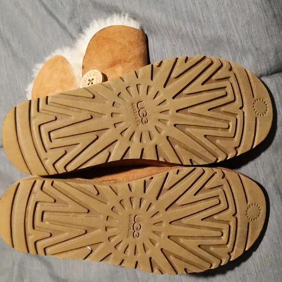 UGG Bailey button boots - Picture 3 of 6